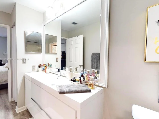 1900 Van Buren St # 110B, Hollywood FL 33020