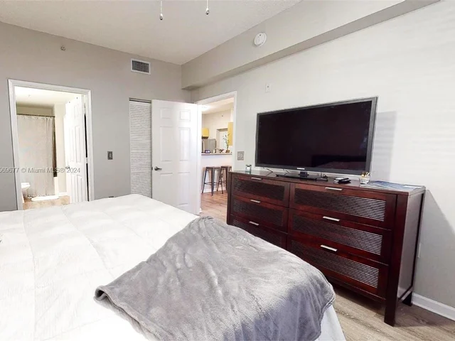 1900 Van Buren St # 110B, Hollywood FL 33020