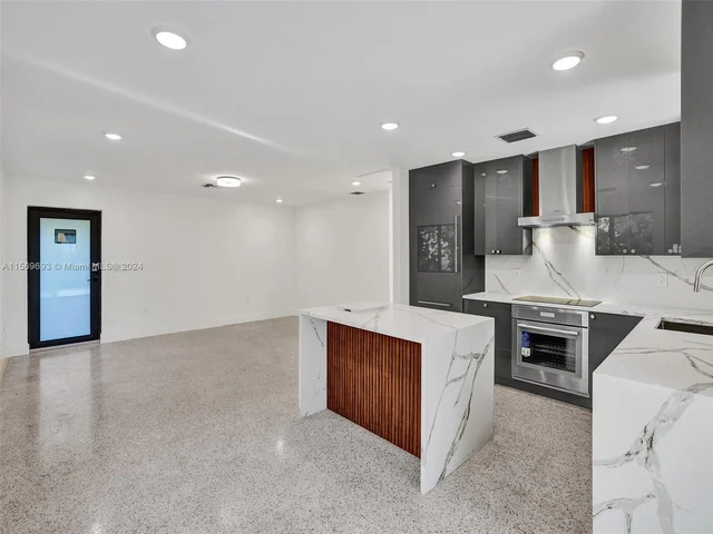 2480 NE 182nd Ter, North Miami Beach FL 33160