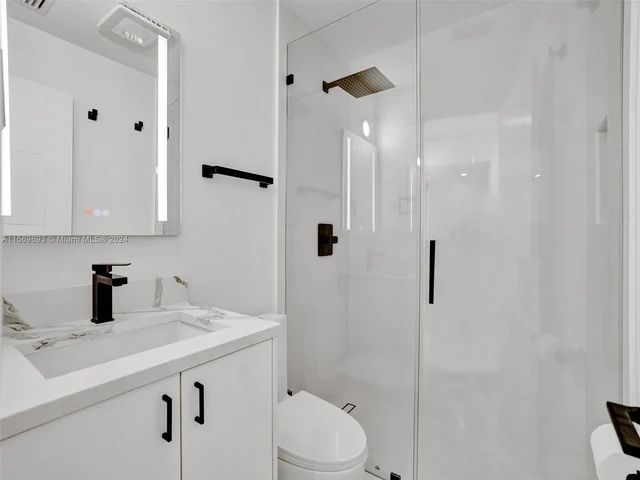 2480 NE 182nd Ter, North Miami Beach FL 33160