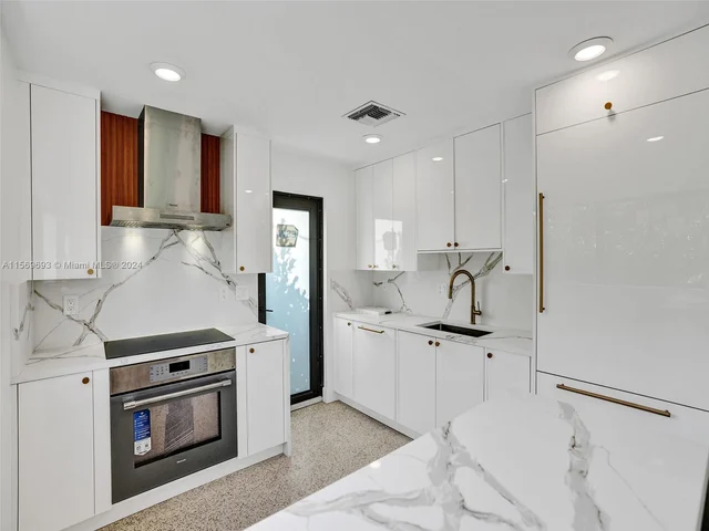 2480 NE 182nd Ter, North Miami Beach FL 33160