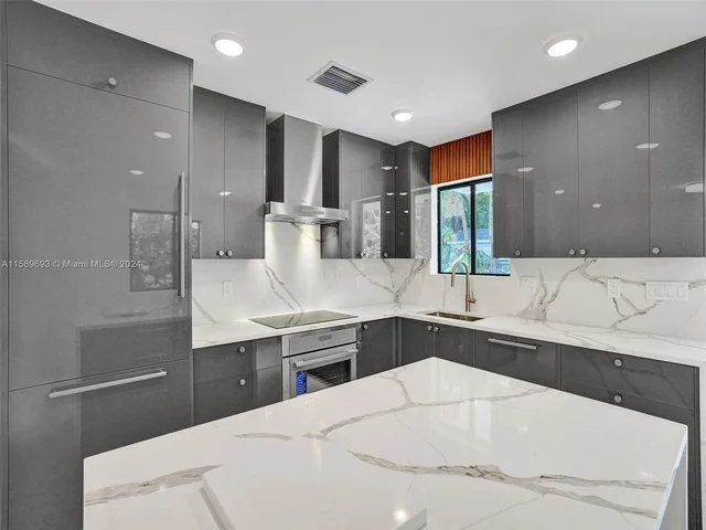 2480 NE 182nd Ter, North Miami Beach FL 33160