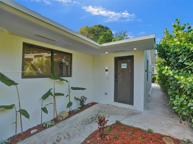 2480 NE 182nd Ter, North Miami Beach FL 33160