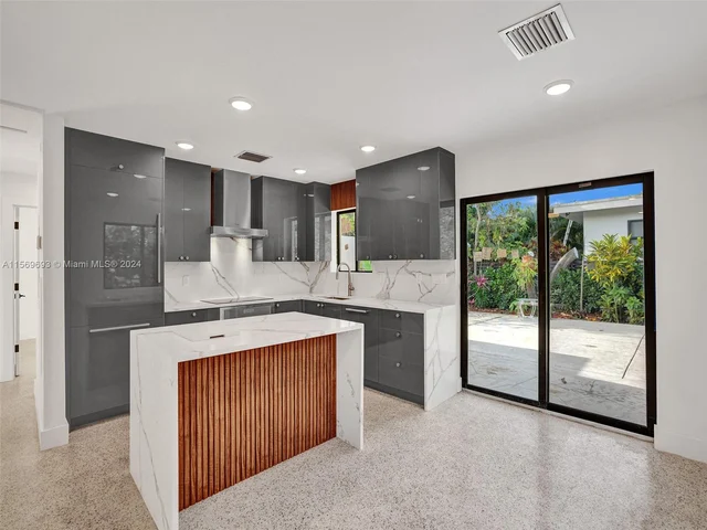 2480 NE 182nd Ter, North Miami Beach FL 33160