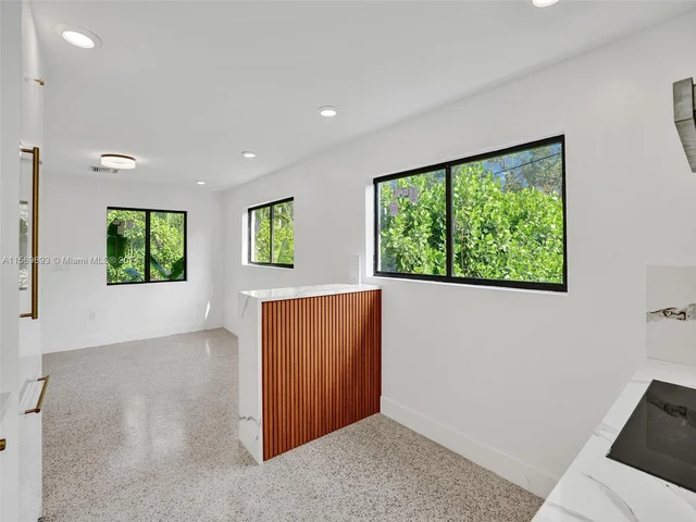 2480 NE 182nd Ter, North Miami Beach FL 33160