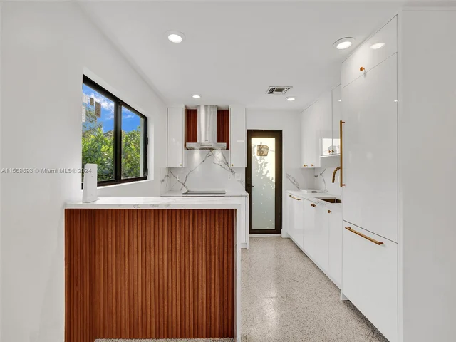 2480 NE 182nd Ter, North Miami Beach FL 33160