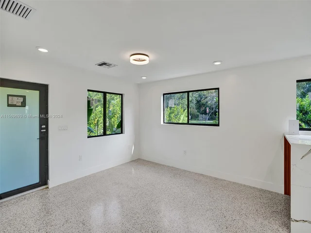 2480 NE 182nd Ter, North Miami Beach FL 33160