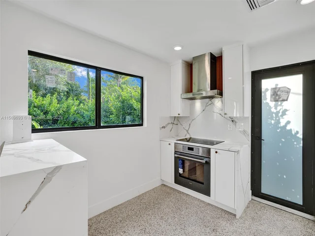 2480 NE 182nd Ter, North Miami Beach FL 33160