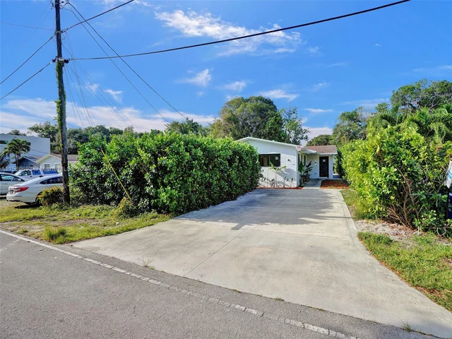 2480 NE 182nd Ter, North Miami Beach FL 33160