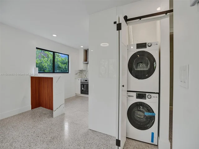 2480 NE 182nd Ter, North Miami Beach FL 33160