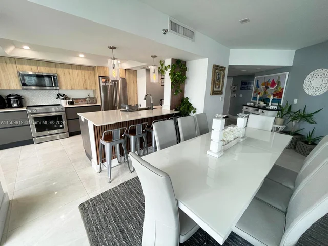 520 Brickell Key Dr # A1521, Miami FL 33131