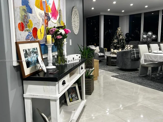 520 Brickell Key Dr # A1521, Miami FL 33131