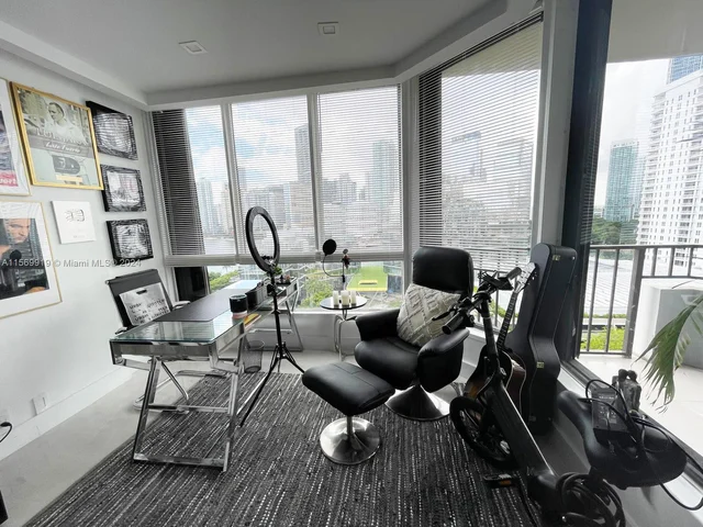 520 Brickell Key Dr # A1521, Miami FL 33131