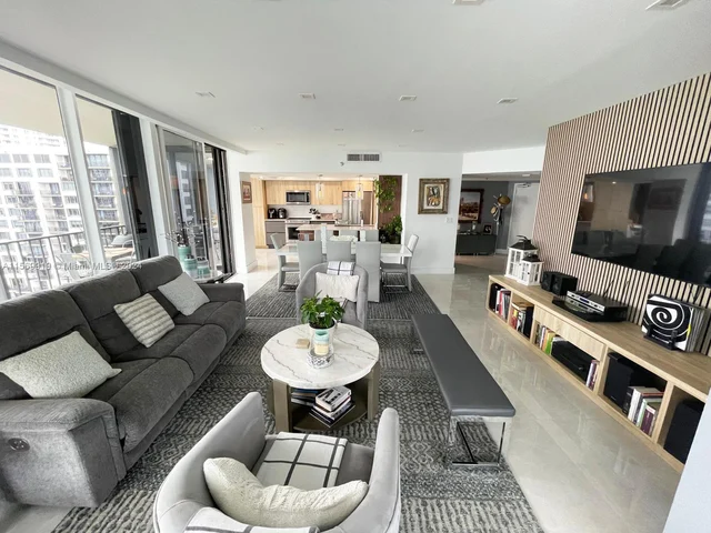 520 Brickell Key Dr # A1521, Miami FL 33131