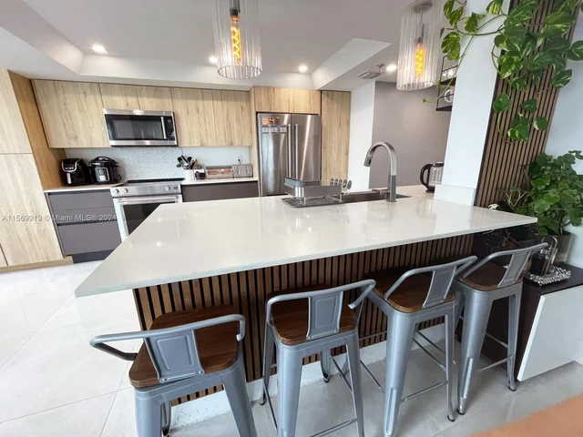 520 Brickell Key Dr # A1521, Miami FL 33131