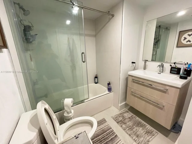 520 Brickell Key Dr # A1521, Miami FL 33131