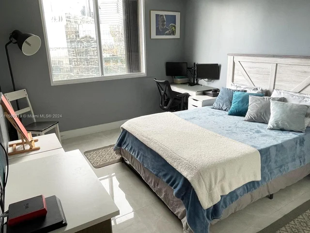 520 Brickell Key Dr # A1521, Miami FL 33131