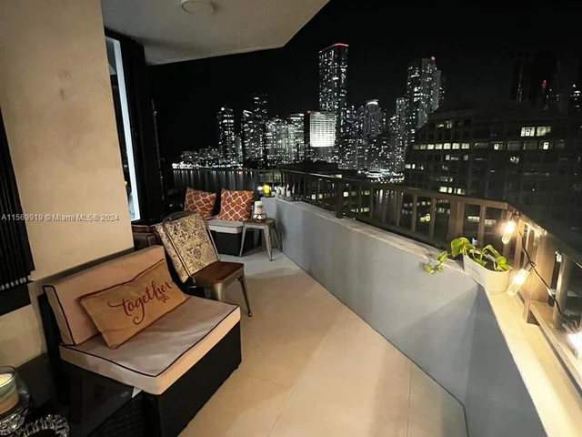 520 Brickell Key Dr # A1521, Miami FL 33131