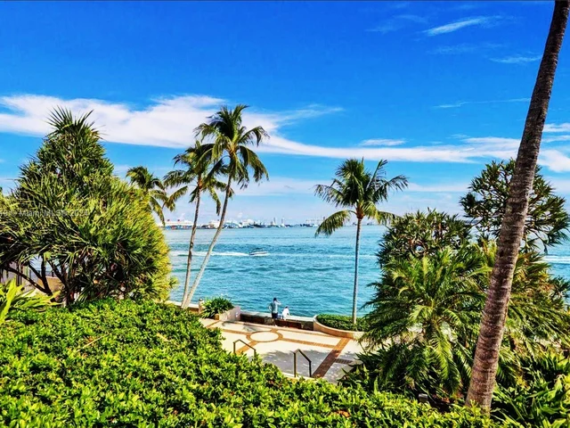 520 Brickell Key Dr # A1521, Miami FL 33131