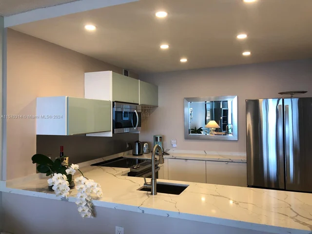 100 Bayview Dr # 1910, Sunny Isles Beach FL 33160