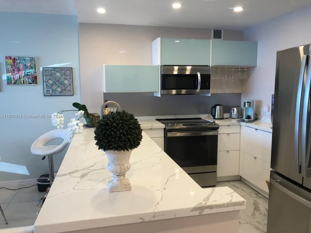 100 Bayview Dr # 1910, Sunny Isles Beach FL 33160