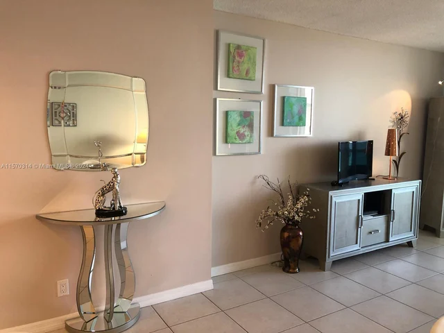 100 Bayview Dr # 1910, Sunny Isles Beach FL 33160