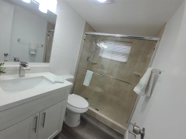 9470 Poinciana Pl # 109, Davie FL 33324