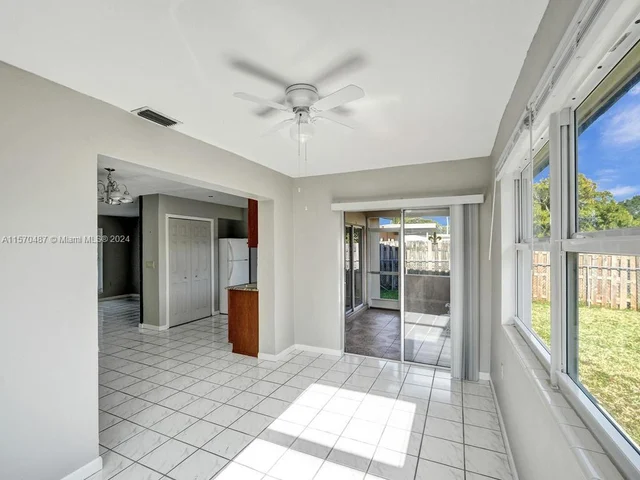 8550 NW 27th Pl, Sunrise FL 33322