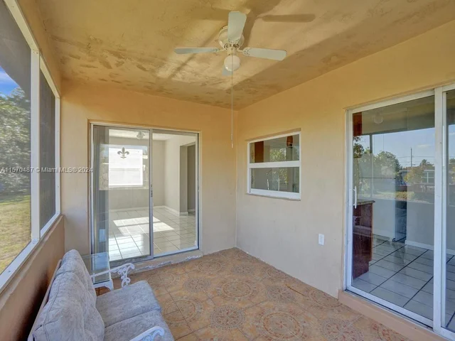 8550 NW 27th Pl, Sunrise FL 33322