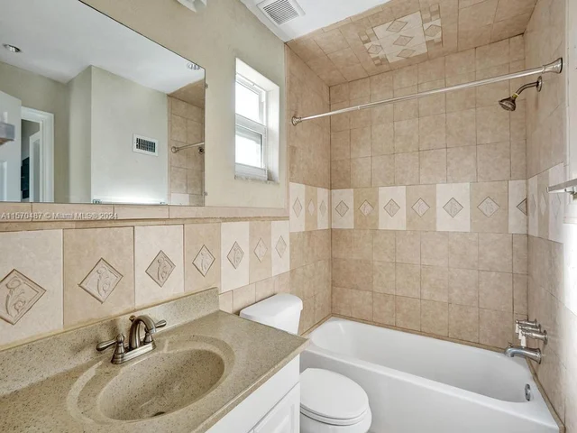 8550 NW 27th Pl, Sunrise FL 33322