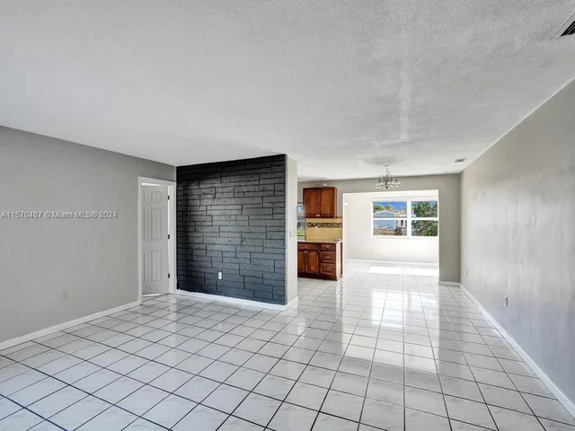 8550 NW 27th Pl, Sunrise FL 33322