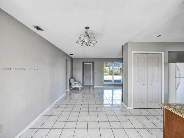 8550 NW 27th Pl, Sunrise FL 33322