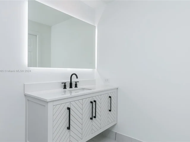 2015 SE 10th Ave # 108, Fort Lauderdale FL 33316