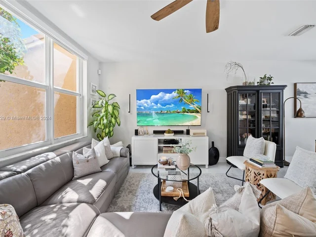 1270 NW 154th Ln, Pembroke Pines FL 33028