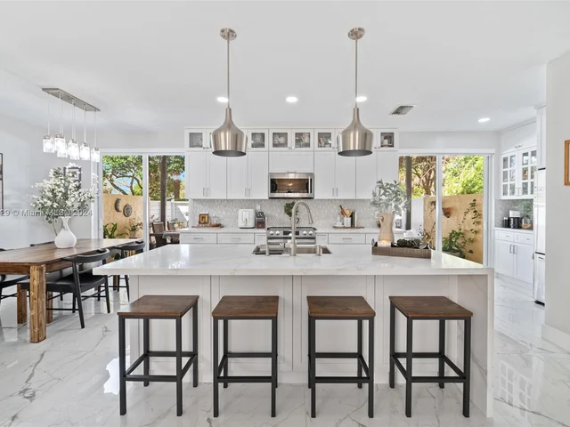 1270 NW 154th Ln, Pembroke Pines FL 33028