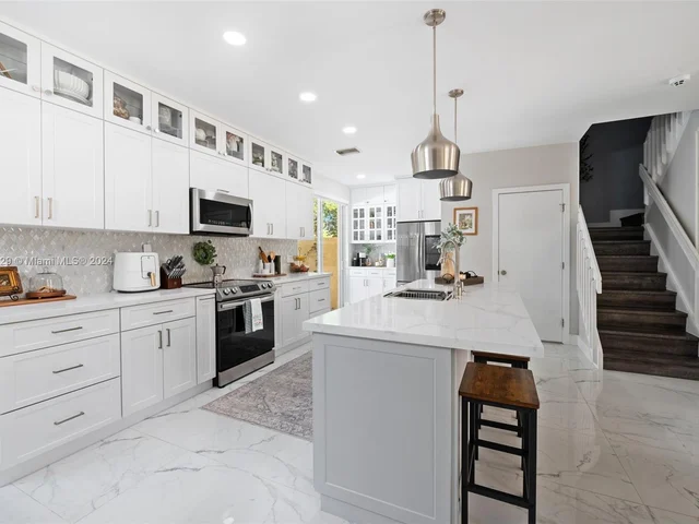 1270 NW 154th Ln, Pembroke Pines FL 33028