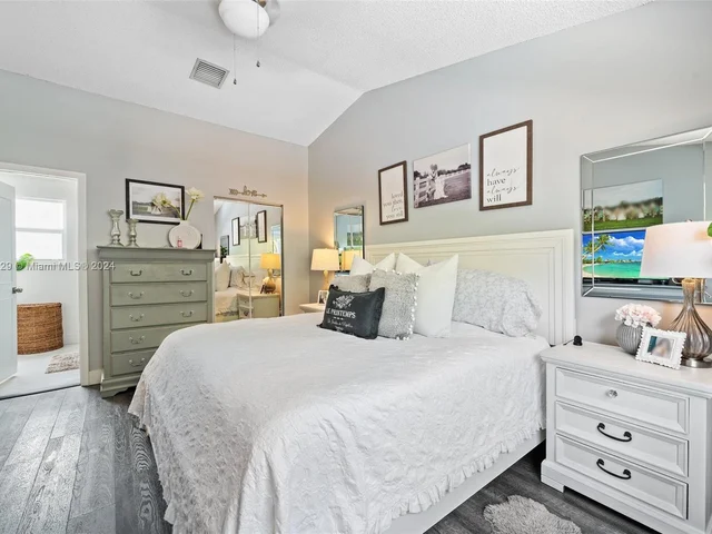 1270 NW 154th Ln, Pembroke Pines FL 33028