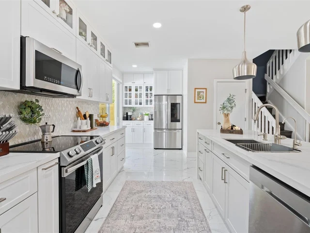 1270 NW 154th Ln, Pembroke Pines FL 33028