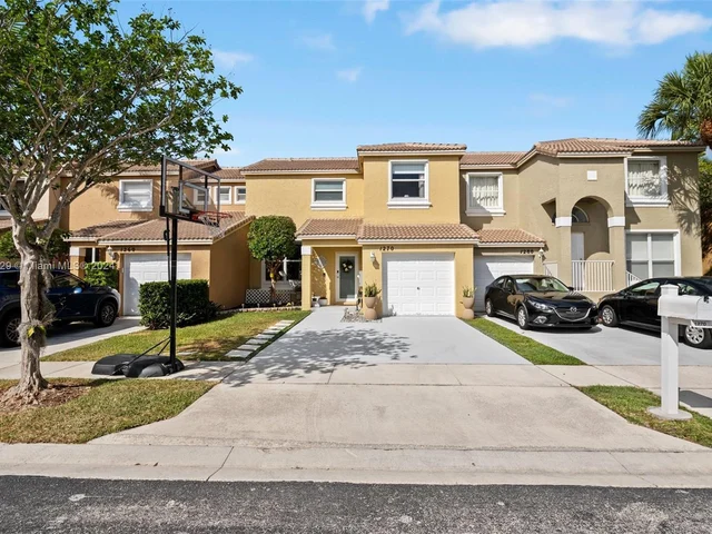1270 NW 154th Ln, Pembroke Pines FL 33028
