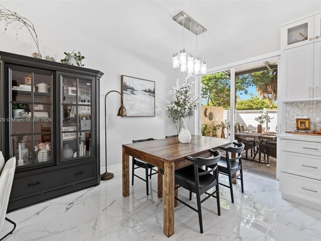 1270 NW 154th Ln, Pembroke Pines FL 33028