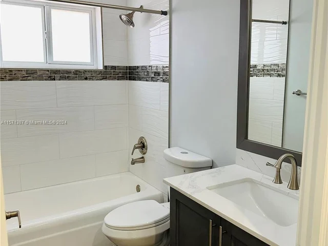 4924 SW 90th Way, Cooper City FL 33328