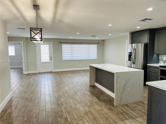 4924 SW 90th Way, Cooper City FL 33328