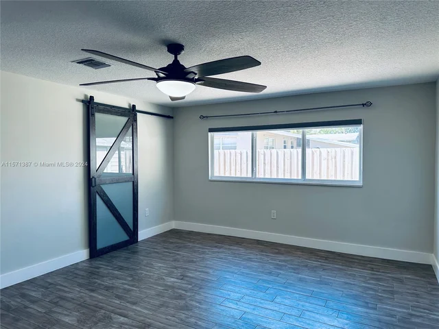 4924 SW 90th Way, Cooper City FL 33328