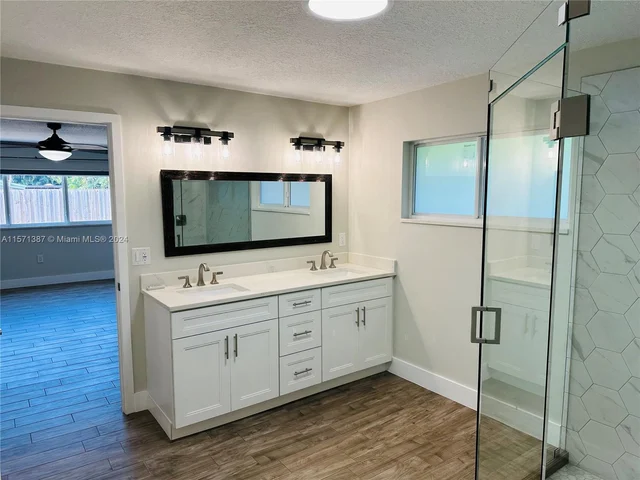 4924 SW 90th Way, Cooper City FL 33328