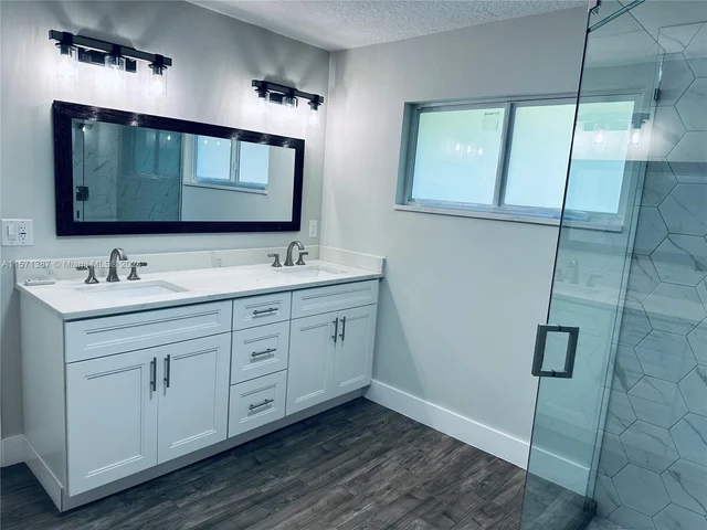 4924 SW 90th Way, Cooper City FL 33328