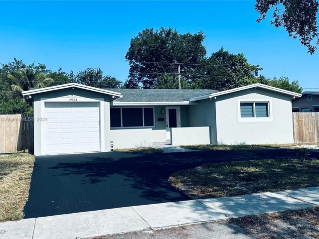 4924 SW 90th Way, Cooper City FL 33328