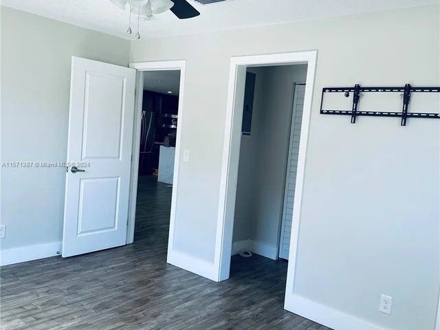 4924 SW 90th Way, Cooper City FL 33328