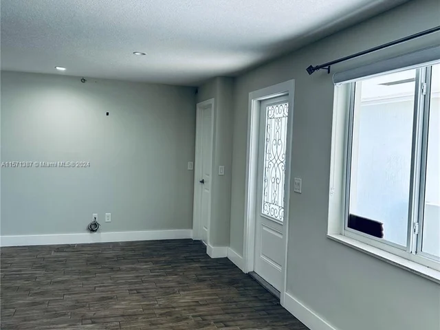 4924 SW 90th Way, Cooper City FL 33328