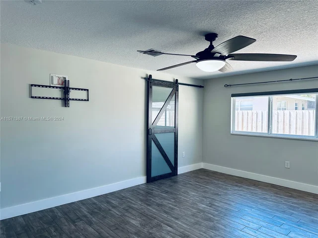 4924 SW 90th Way, Cooper City FL 33328