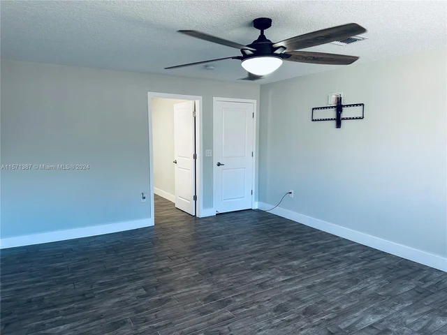 4924 SW 90th Way, Cooper City FL 33328